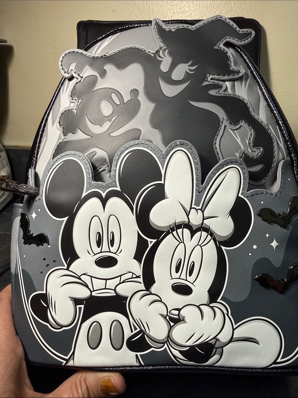 Disney Halloween Collection
Mickey & Minnie GHOST LIGHT UP Glow BP & Wallet
